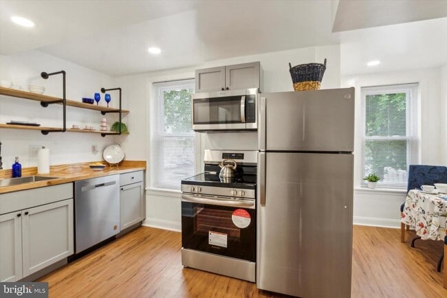 Building Photo - 42 E Haines St