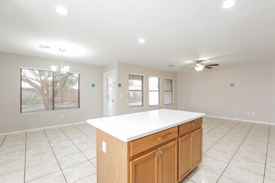 Building Photo - 4218 N 92nd Ln