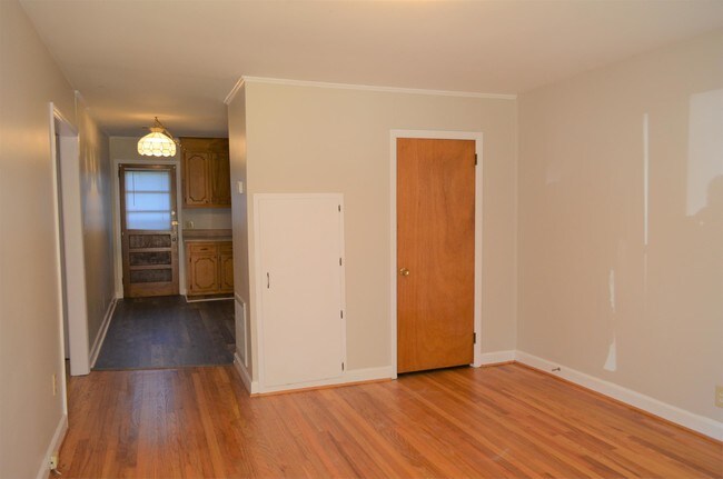 Building Photo - 134 White Oak Dr