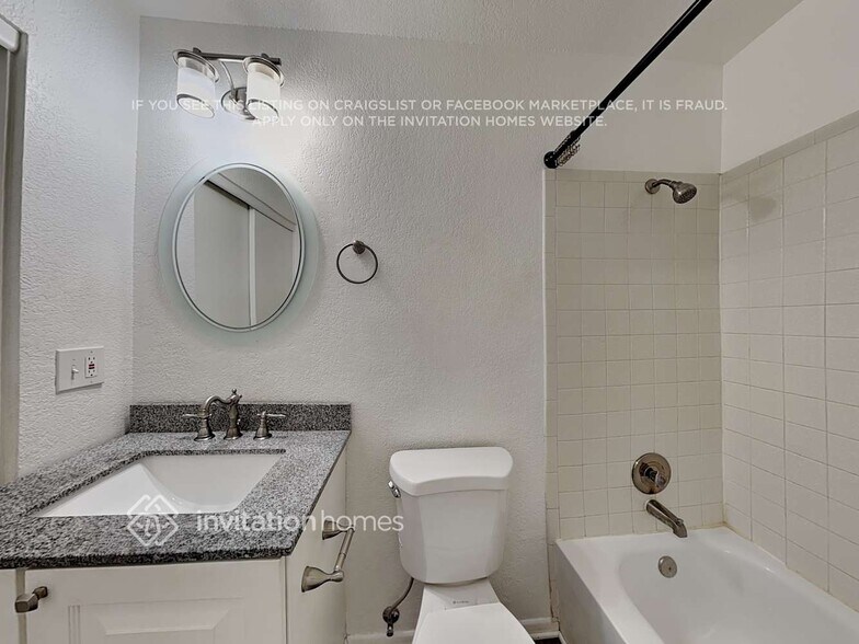 Building Photo - 2106 W Monona Dr