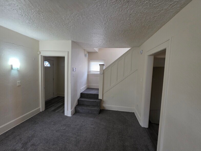 Building Photo - 804 Aberdeen St