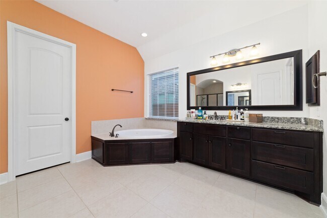 Building Photo - 17411 Aberdeenshire Dr