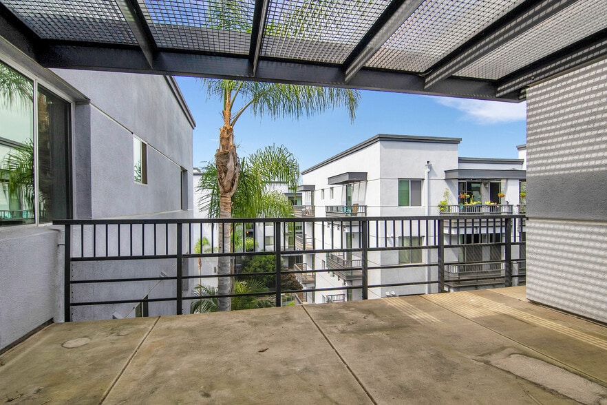 Building Photo - 629 Traction Ave