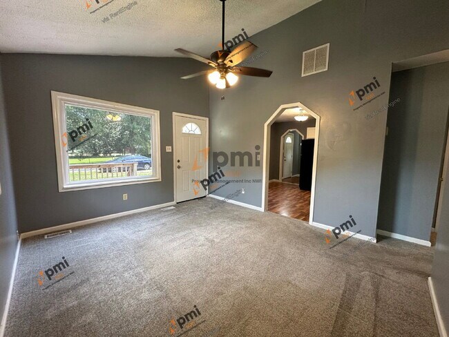 Building Photo - 3464 Iowa St