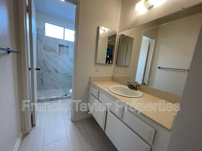 Building Photo - 13237 Sundance Ave