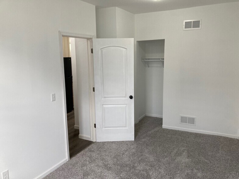 Building Photo - 333 Ann St