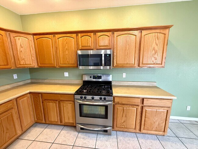 Building Photo - 2116 Roy Rogers Way