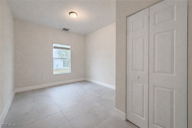 Building Photo - 3313 SW 8th Pl