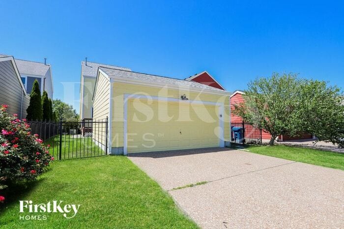 Building Photo - 3226 S Canal Way