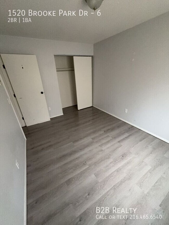 Building Photo - 1520 Brooke Park Dr