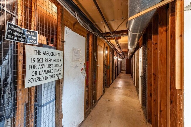 Building Photo - 6851 Roswell Rd