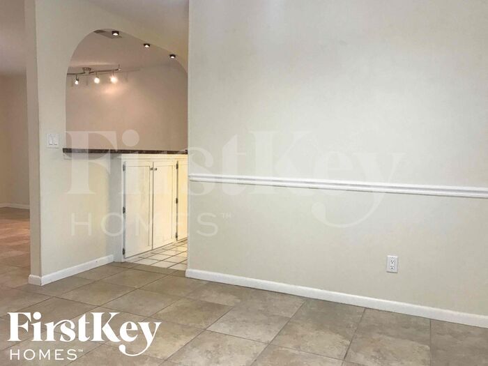 Building Photo - 1337 Mardrake Rd