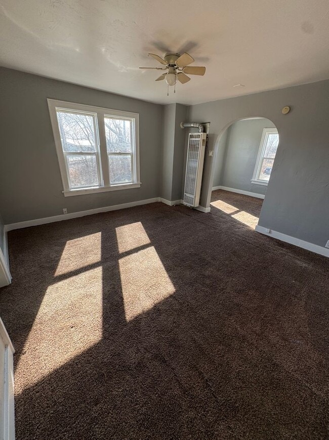 Building Photo - 915 S Chestnut Ave