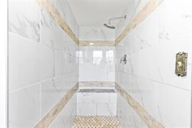 Building Photo - Lakefront Living in Longwood – Winsor Manor