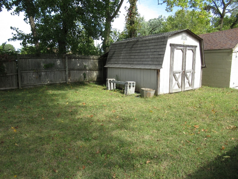 Building Photo - 4610 Belleview Ave