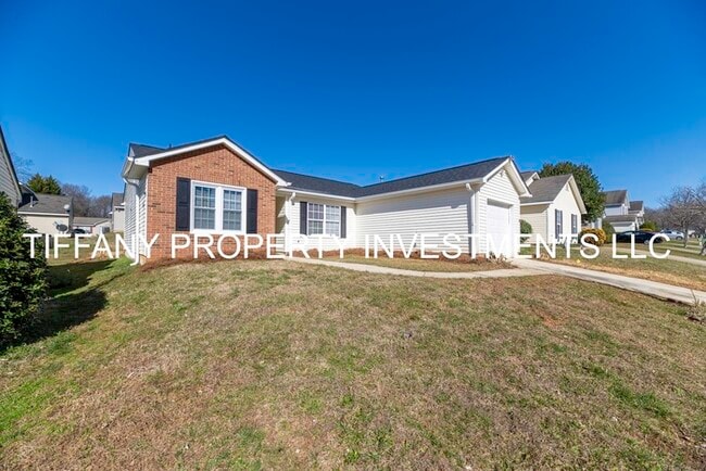 Primary Photo - 2736 Fairstone Ave