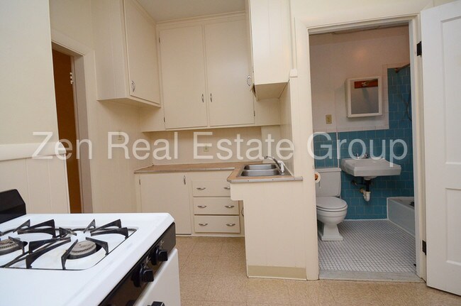 Building Photo - 232 Willow St