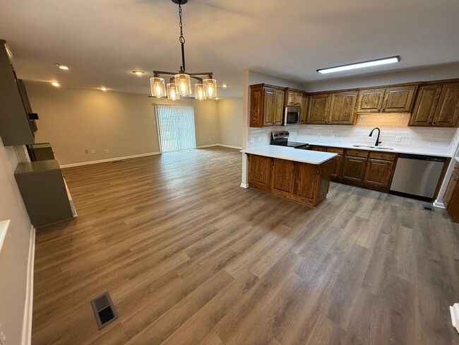 Building Photo - 3 BD 2 BA