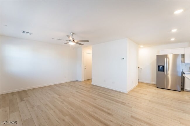 Building Photo - 943 Watford Pl