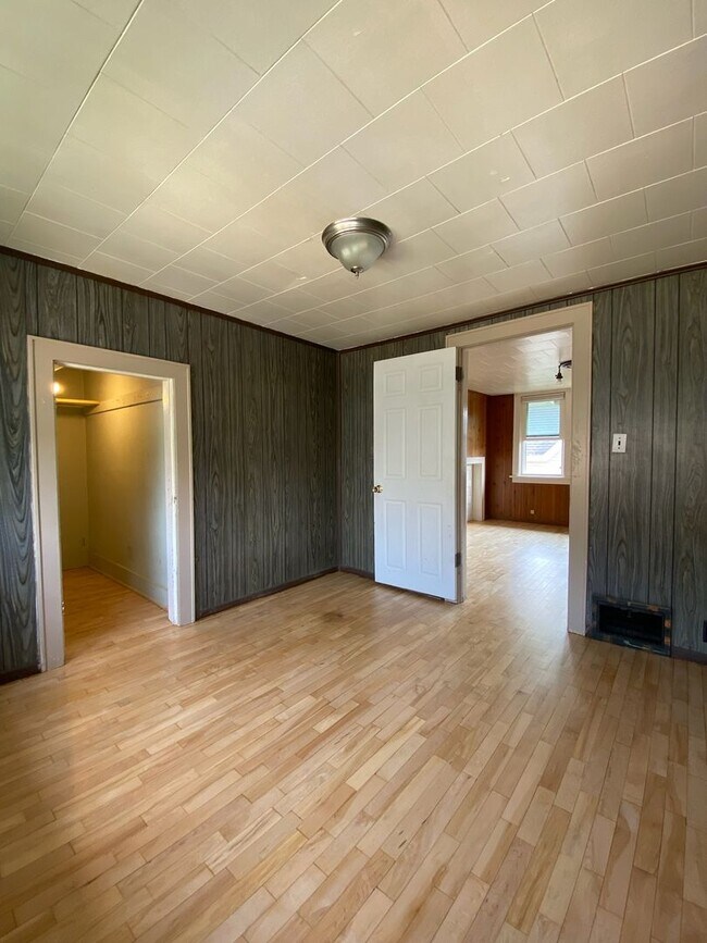 Building Photo - 1207 N Sawyer St