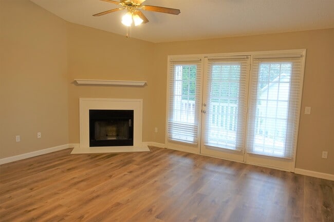 Building Photo - 205 Pelham Square Way