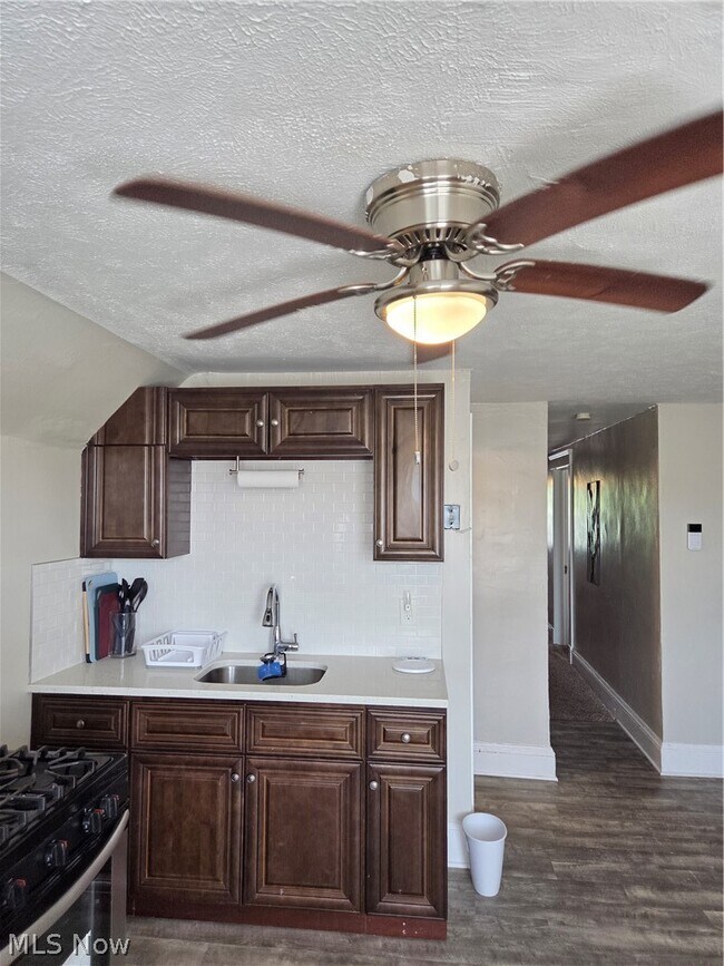 Building Photo - 1450 E 110th St