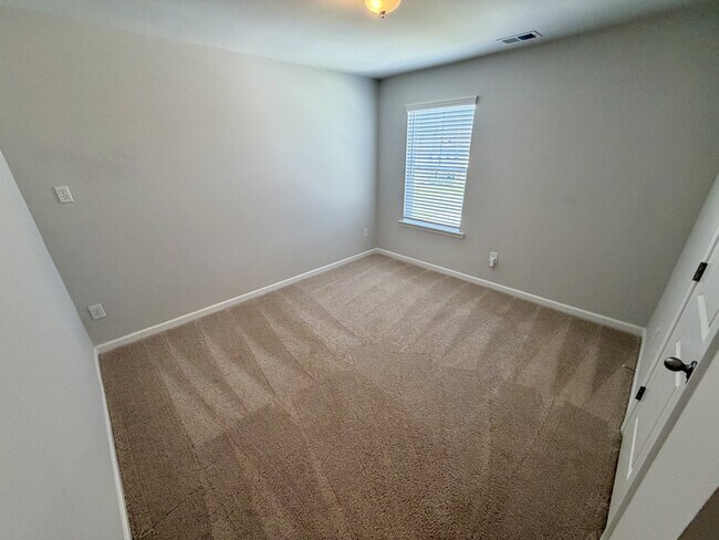 Building Photo - 540 Teversham Dr