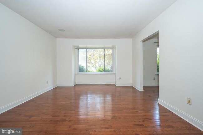 Building Photo - 301 Hanover Ct