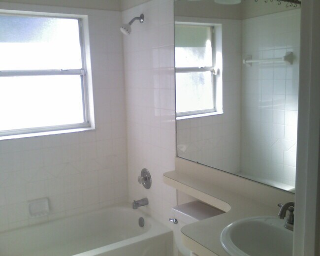 Building Photo - 2709 Child St