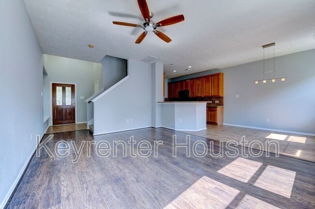 Building Photo - 47 Wickerdale Pl