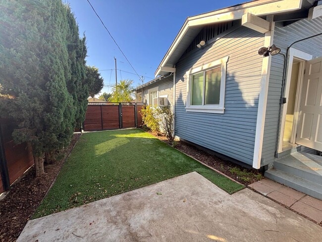 Building Photo - Charming 2 Bedroom 1 Bath home in desirabl...