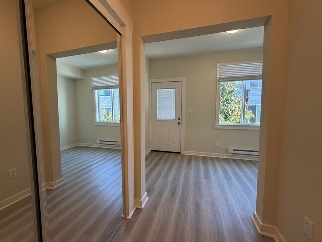 Building Photo - 571a Minna St