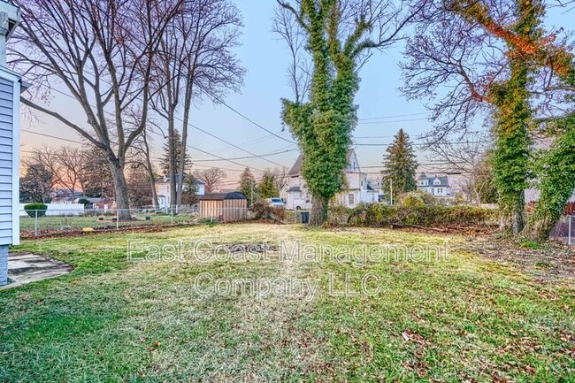 Building Photo - 4012 Fernhill Ave