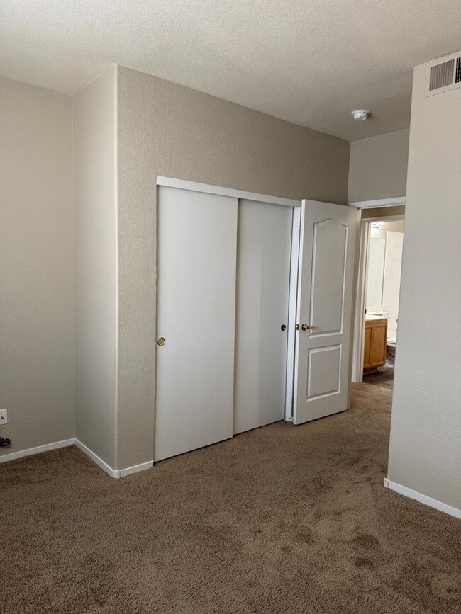 Building Photo - Two Bedroom  - Two Bathroom with attached Garage Ready For Move In