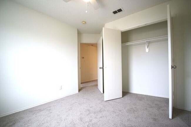 Building Photo - Upgraded 3BR Home | Granite Kitchen, High Ceilings & Gated Backyard | Minutes to Downtown Fort Worth
