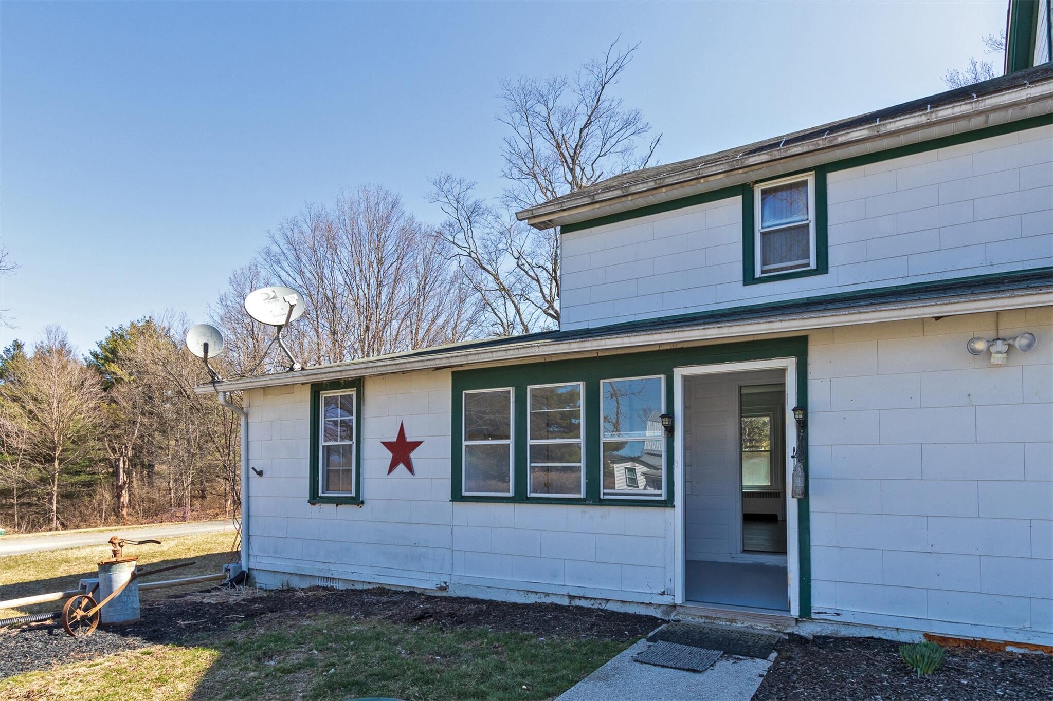 Building Photo - 5625-5639 NY-82