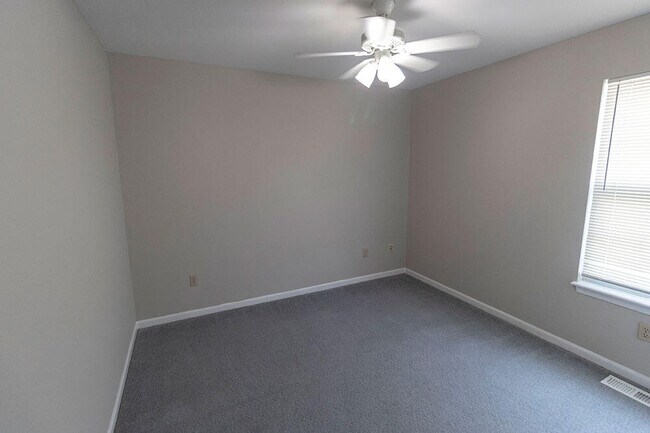 Building Photo - 214 Nikki Way