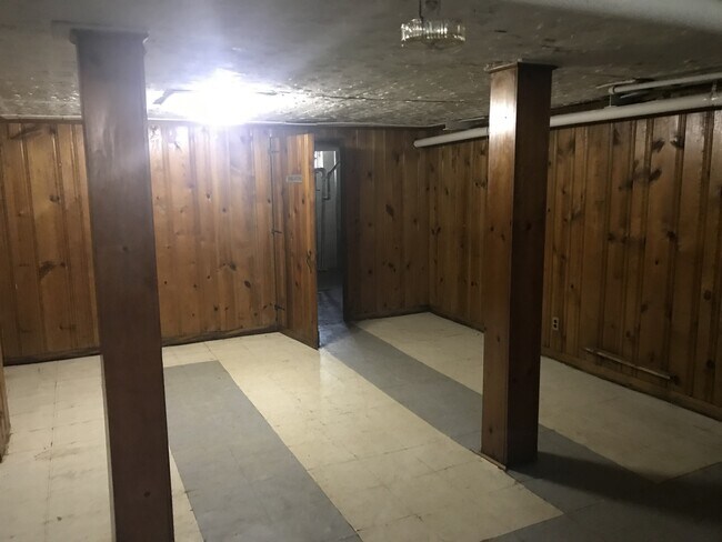 Building Photo - Move in Ready 4 Bedroom 2.5 Bath