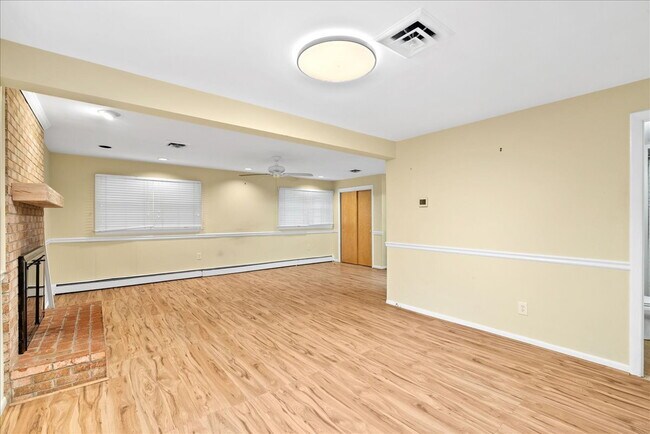 Building Photo - Find Your Forever Home in Valewood Manor