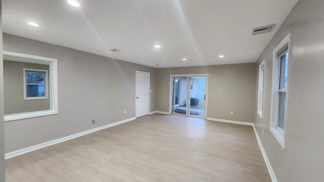 Building Photo - 2 Hazelwood Cir