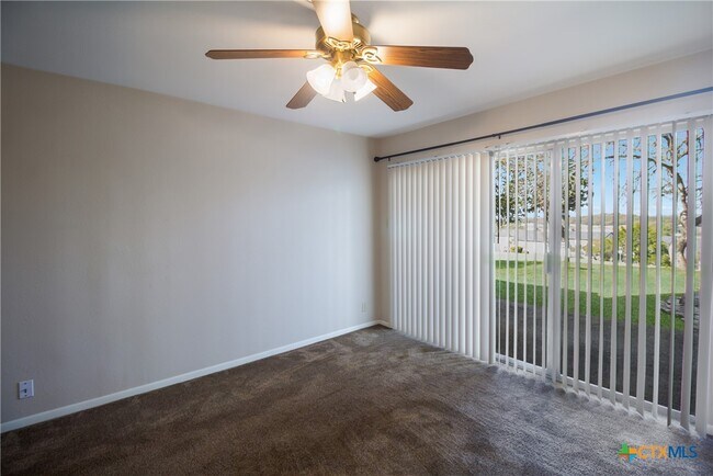 Building Photo - 1101 Parkview Dr