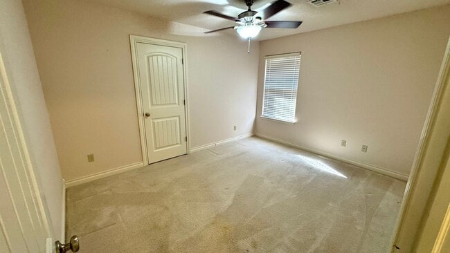 Building Photo - Spacious Stonegate Retreat with Home Office & Outdoor Living