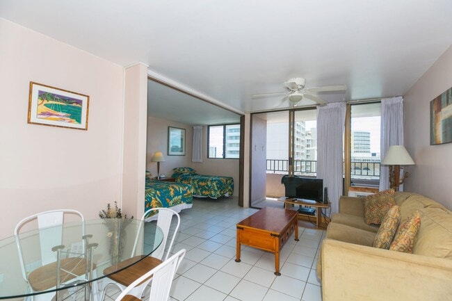 Building Photo - Royal Kuhio 1b1b1parking Fully Furnished i...