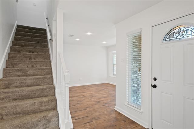 Building Photo - 2113 Live Oak Dr