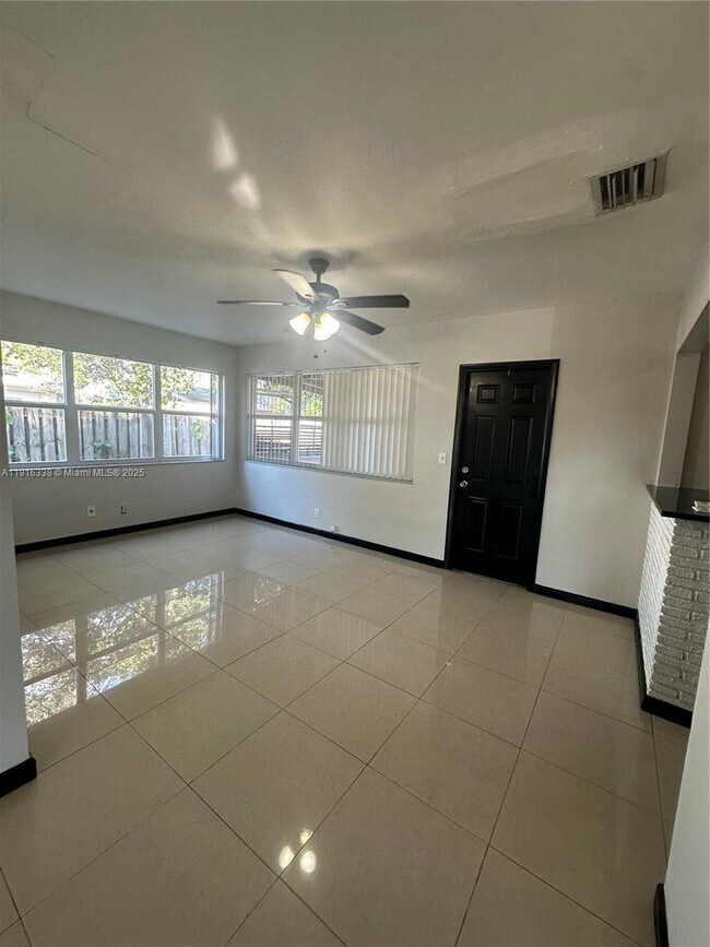 Building Photo - 2421 N 57th Terrace