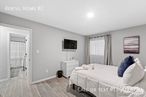 Building Photo - 10965 Gillette-