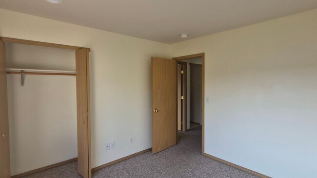 Building Photo - 3 Bed 1.5 Bath Duplex Unit - Barkley Village, Bellingham WA