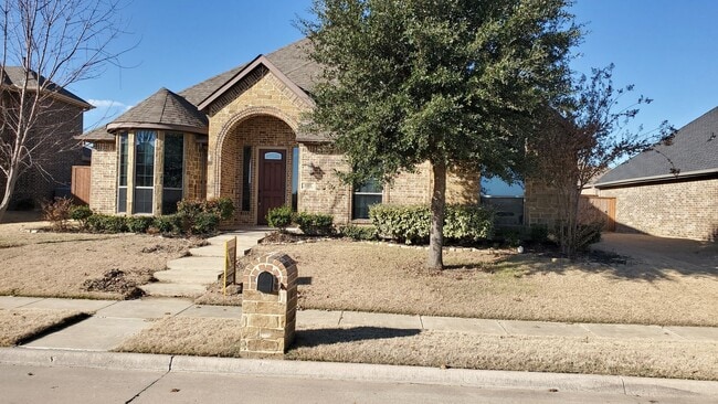 Building Photo - 1621 Colonial Dr