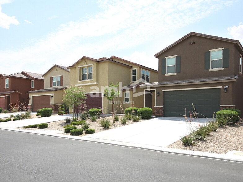 Building Photo - 5866 Petronius St