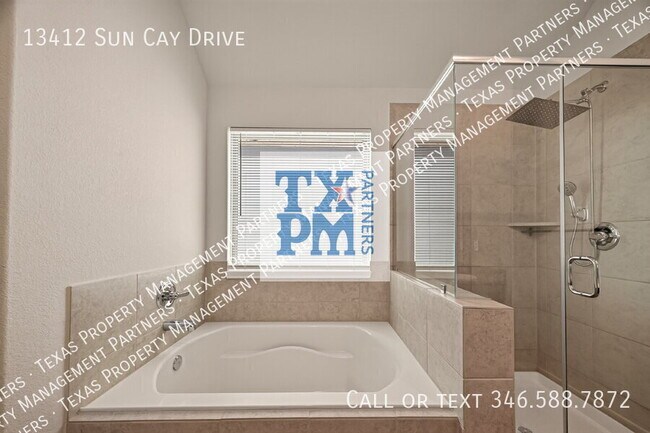 Building Photo - 13412 Sun Cay Drive